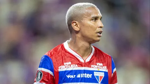 Deyverson em campo pelo Fortaleza em jogo da Copa Libertadores 2025. Foto: Baggio Rodrigues/AGIF