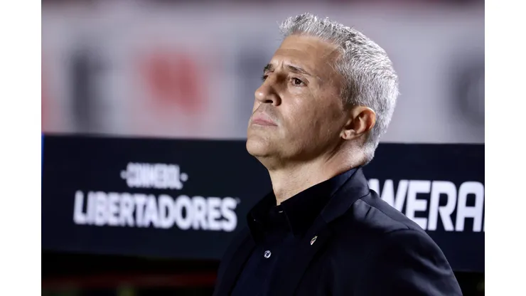 SP - SAO PAULO - 19/08/2025 - COPA LIBERTADORES 2025, SAO PAULO X ATLETICO NACIONAL - Hernan Crespo tecnico do Sao Paulo durante partida contra o Atletico Nacional no estadio Morumbi pelo campeonato Copa Libertadores 2025. Foto: Marcello Zambrana/AGIF