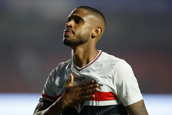 André Silva tem suspeita de lesão ligamentar no São Paulo – Foto: Miguel Schincariol/Getty Images.