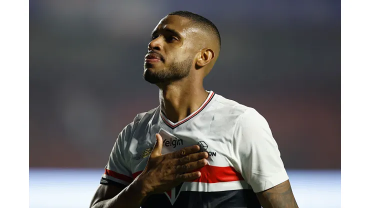 SAO PAULO, BRAZIL - MAY 17: Andre Silva of Sao Paulo celebrates after scoring his team's second goal during a match between Sao Paulo and Gremio as part of Brasileirao 2025 at MorumBIS on May 17, 2025 in Sao Paulo, Brazil. (Photo by Miguel Schincariol/Getty Images)
