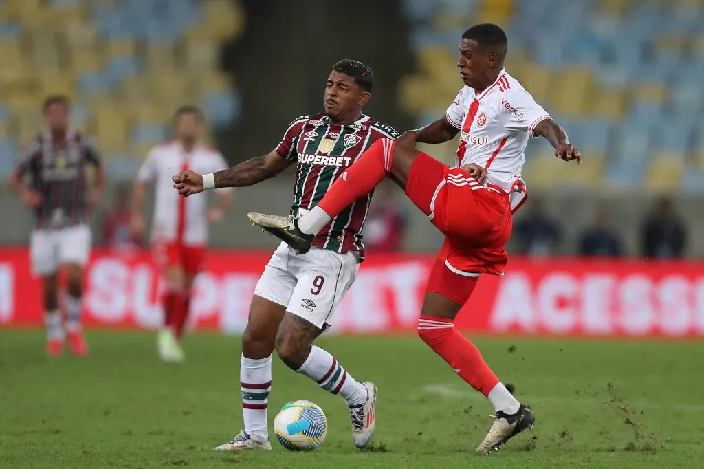 RIO DE JANEIRO, BRAZIL – JULY 4: John Kennedy (L) of Fluminense fights for the ball with Robert Renan of Internacional during the match between Fluminense and Internacional as part of Brasileirao 2024 at Maracana Stadium on July 4, 2024 in Rio de Janeiro, Brazil. (Photo by Wagner Meier/Getty Images)