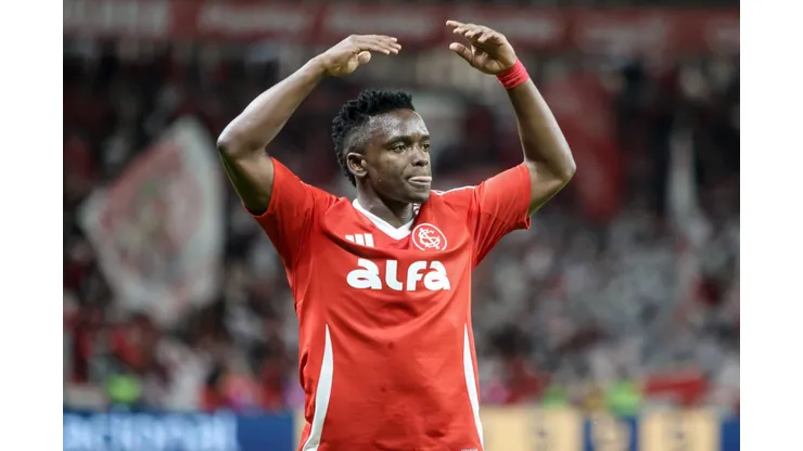 RS - PORTO ALEGRE - 30/07/2025 - COPA DO BRASIL 2025, INTERNACIONAL X FLUMINENSE - Johan Carbonero jogador do Internacional comemora seu gol durante partida contra o Fluminense no estadio Beira-Rio pelo campeonato Copa Do Brasil 2025. Foto: Lucas Gabriel Cardoso/AGIF