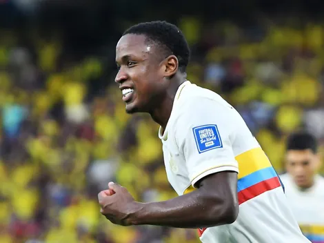 Sinisterra chega em BH para assinar com o Cruzeiro