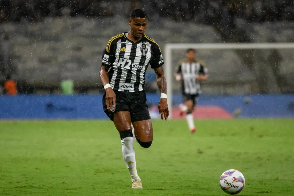 Junior Santos jogador do Atletico-MG durante partida contra o America-MG no estadio Mineirao pelo campeonato Mineiro 2025. Foto: Fernando Moreno/AGIF