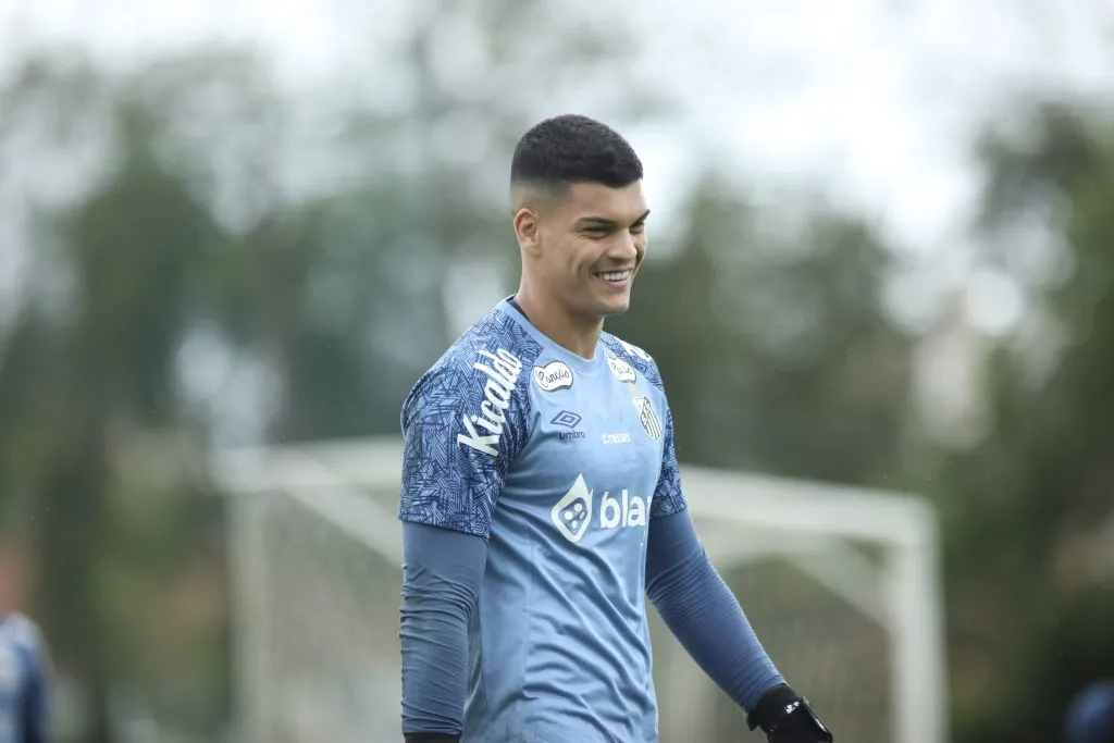 SP – SANTOS – 05/01/2025 – SANTOS, TREINO – Gabriel Brazao jogador do Santos durante treino no Centro de Treinamento CT Rei Pele, neste domingo (05). Foto: Reinaldo Campos/AGIF