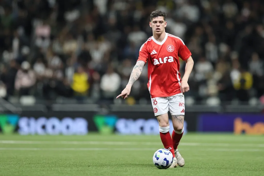 Ronaldo durante partida contra o Internacional no Campeonato Brasileiro de 2025. Foto: Gilson Lobo/AGIF