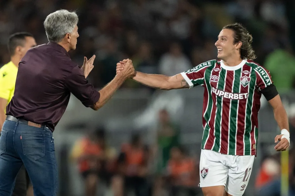 Canobbio jogador do Fluminense comemora seu gol com Renato Gaucho tecnico da sua equipe durante partida contra o Internacional no estadio Maracana pelo campeonato Copa Do Brasil 2025. Foto: Jorge Rodrigues/AGIF