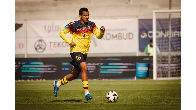 Luizão em treino pelo Pogon, da Polõnia, durante a temporada 2024/25 - Foto: Site oficial Pogon