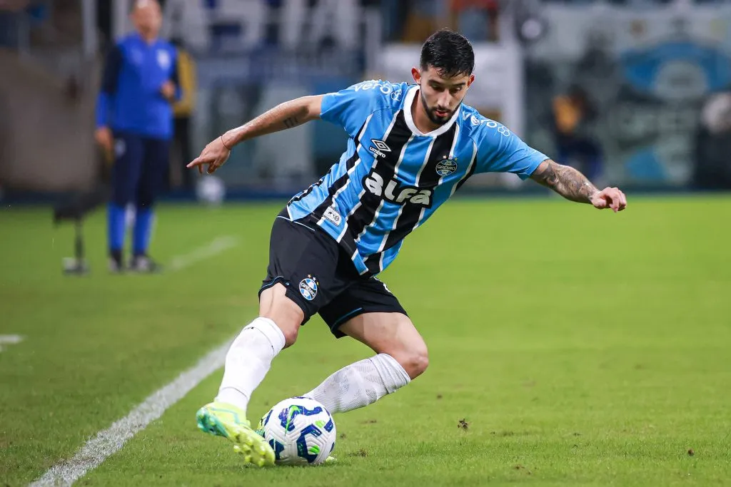 Mathias Villasanti em ação pelo Grêmio. Foto: Maxi Franzoi/AGIF