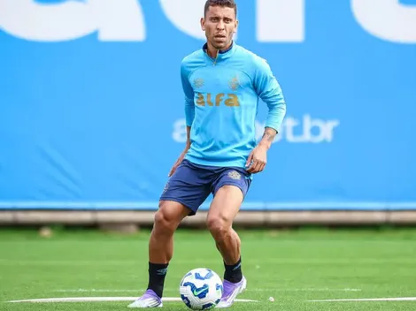 Marcos Rocha emociona torcida com história de solidariedade