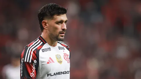 Giorgian De Arrascaeta jogador do Flamengo durante partida contra o Internacional no estadio Beira-Rio pelo campeonato Brasileiro A 2025. Foto: Maxi Franzoi/AGIF