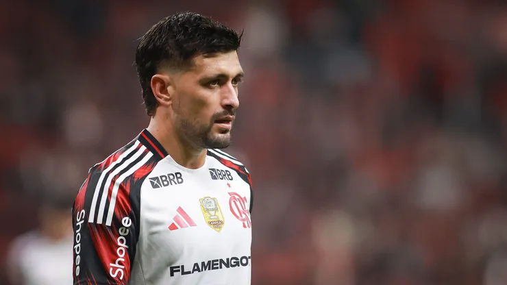 Giorgian De Arrascaeta jogador do Flamengo durante partida contra o Internacional no estadio Beira-Rio pelo campeonato Brasileiro A 2025. Foto: Maxi Franzoi/AGIF