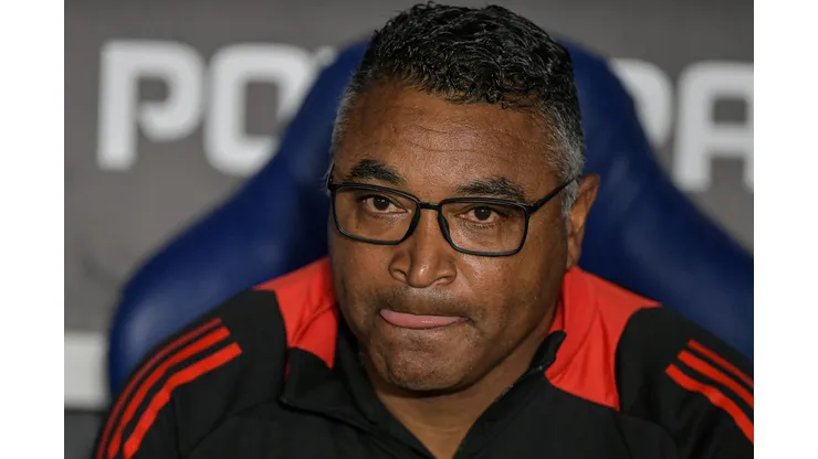 RJ - RIO DE JANEIRO - 13/08/2025 - COPA LIBERTADORES 2025, FLAMENGO X INTERNACIONAL - Roger Machado tecnico do Internacional durante partida contra o Flamengo no estadio Maracana pelo campeonato Copa Libertadores 2025. Foto: Thiago Ribeiro/AGIF