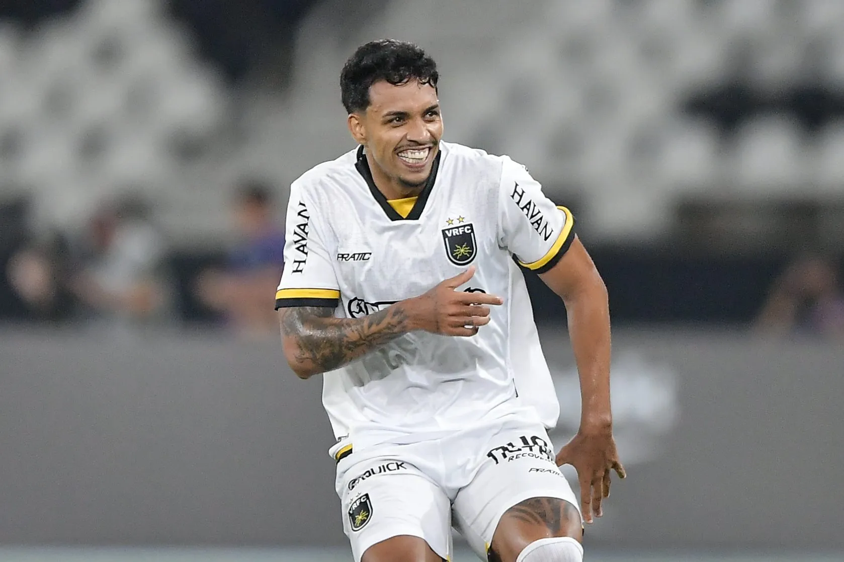 – –NENHUM– – 22/01/2025 – CARIOCA 2025, BOTAFOGO X VOLTA REDONDA – Gabriel Bahia jogador do Volta Redonda comemora seu gol durante partida contra o Botafogo no estadio –nenhum– pelo campeonato Carioca 2025. Foto: Thiago Ribeiro/AGIF