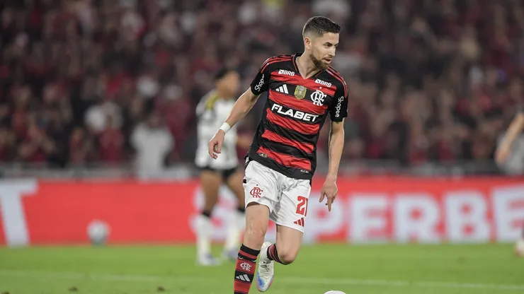 Jorginho jogador do Flamengo durante partida contra o Atletico-MG no estadio Maracana pelo campeonato Brasileiro A 2025.