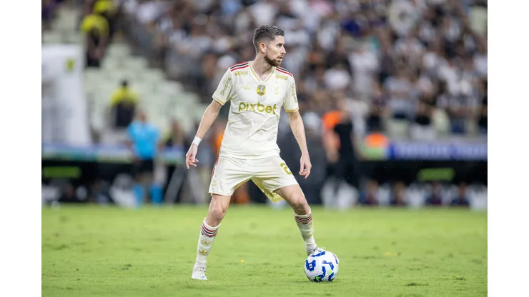 Jorginho jogador do Flamengo durante partida contra o Ceara no estadio Arena Castelao pelo campeonato Brasileiro A 2025. Foto: Baggio Rodrigues/AGIF