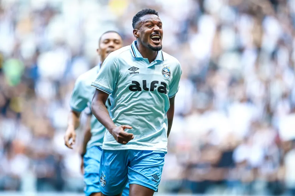 Edenilson comemora gol pelo Grêmio. FOTO: LUCAS UEBEL/GREMIO FBPA
