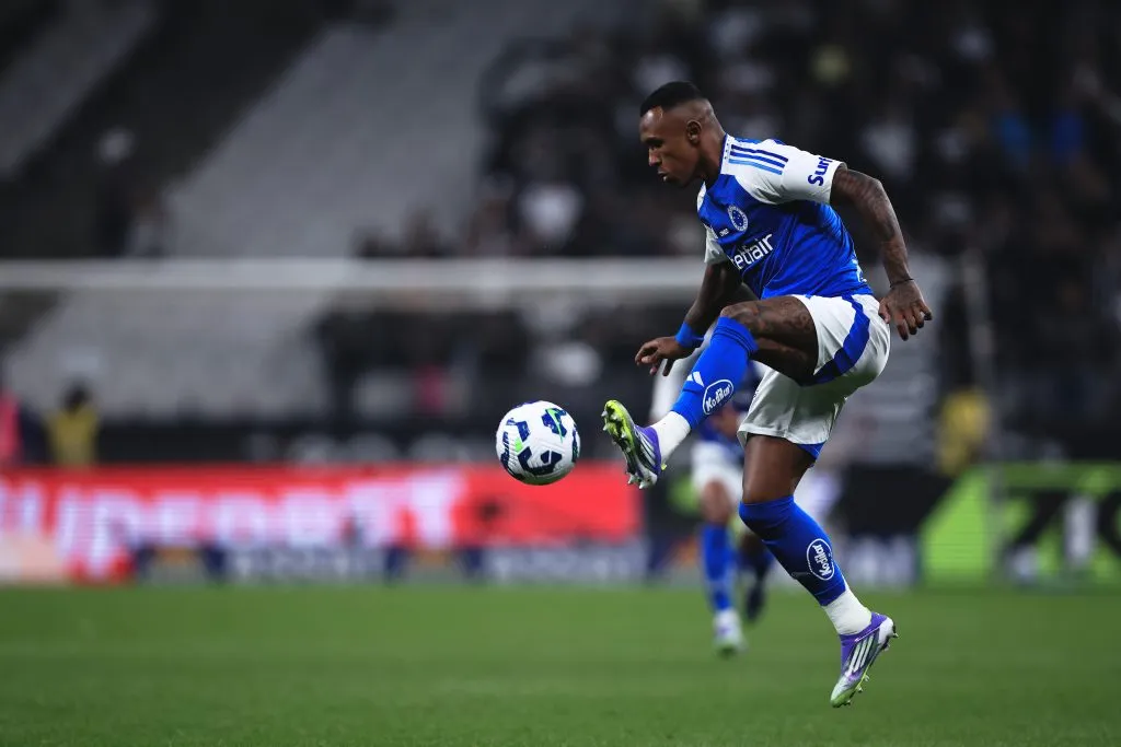 Marquinhos jogador do Cruzeiro durante partida contra o Corinthians – Foto: Ettore Chiereguini/AGIF