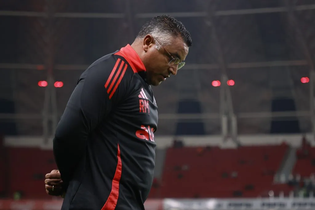 Roger Machado está pressionado no Internacional. Foto: Maxi Franzoi/AGIF
