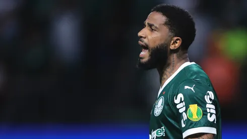 Micael jogador do Palmeiras durante partida contra o Sao Paulo no estadio Arena Allianz Parque pelo campeonato Paulista 2025.
