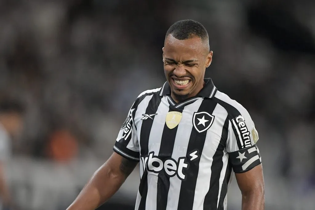 Marlon Freitas durante partida contra o LDU na Libertadores 2025. Foto: Thiago Ribeiro/AGIF