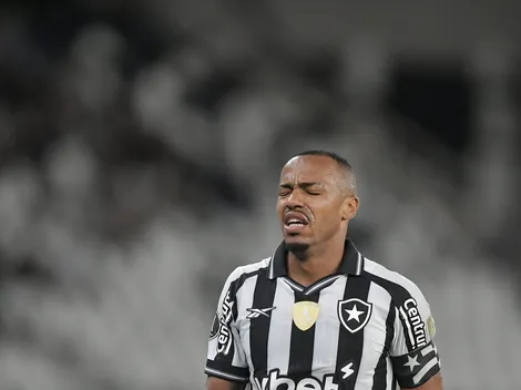 Torcida do Botafogo critica Marlon Freitas