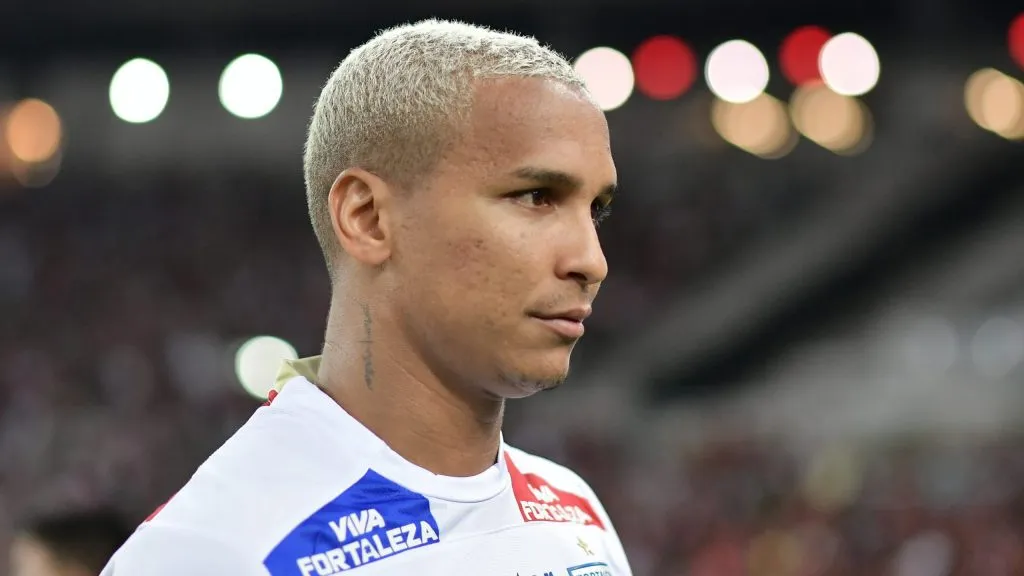 Deyverson jogador do Fortaleza durante partida contra o Flamengo no estadio Maracana pelo campeonato Brasileiro A 2025. Foto: Thiago Ribeiro/AGIF