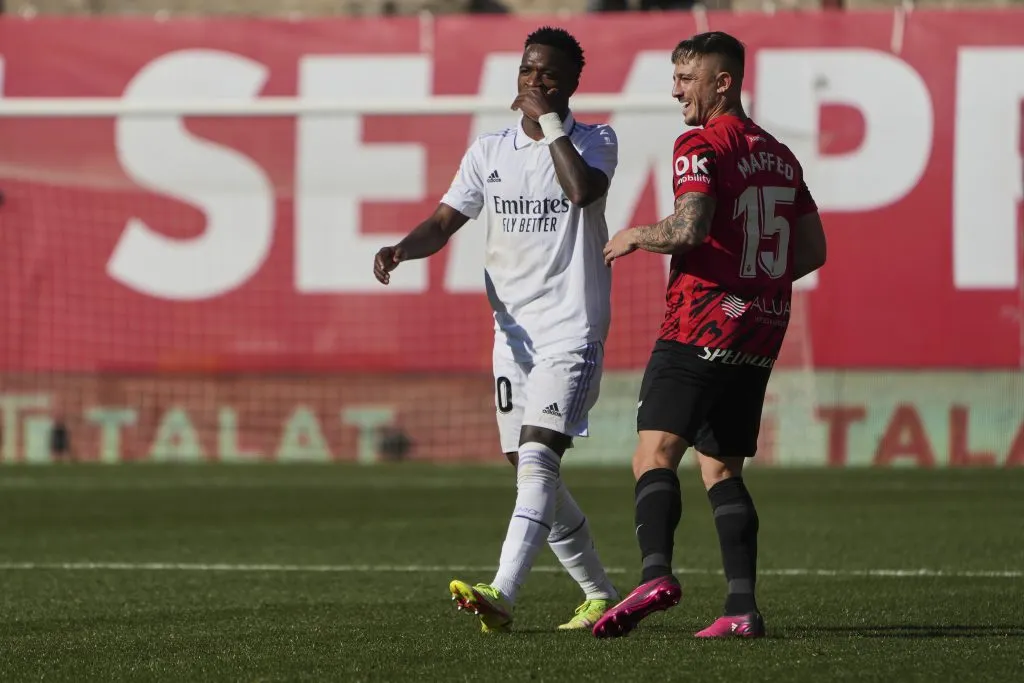 Vini Jr e Pablo Maffeo não costumam se entender em jogos na Espanha. Foto: Rafa Babot/Getty Images