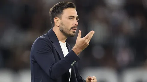 Foto: Vitor Silva/Botafogo – Davide Ancelotti durante confronto contra o Bragantino na Copa do Brasil 2025.