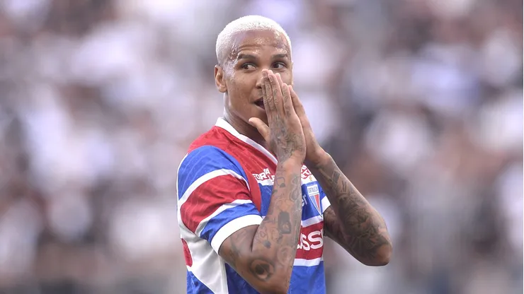 Deyverson jogador do Fortaleza durante partida contra o Corinthians no estadio Arena Corinthians pelo campeonato Brasileiro A 2025. Foto: Alan Morici/AGIF