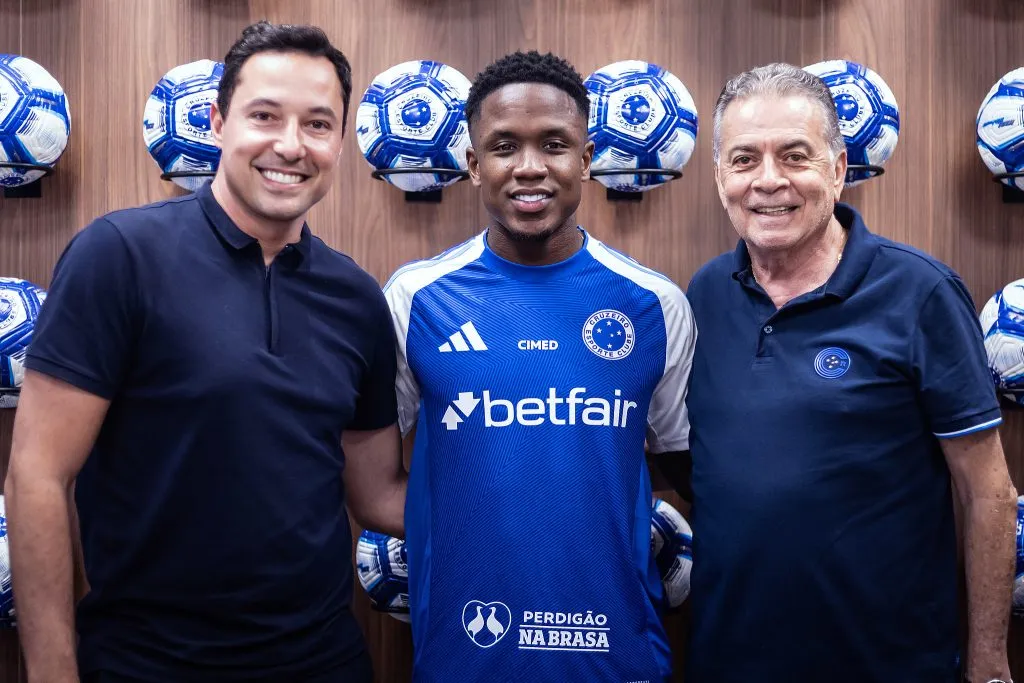Luis Sinisterra, novo jogador do Cruzeiro, na Toca 2. Foto: Gustavo Aleixo/Cruzeiro