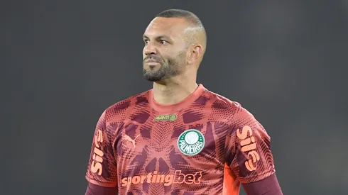 Weverton durante confronto contra o Botafogo no Brasileirão 2025. Foto: Thiago Ribeiro/AGIF