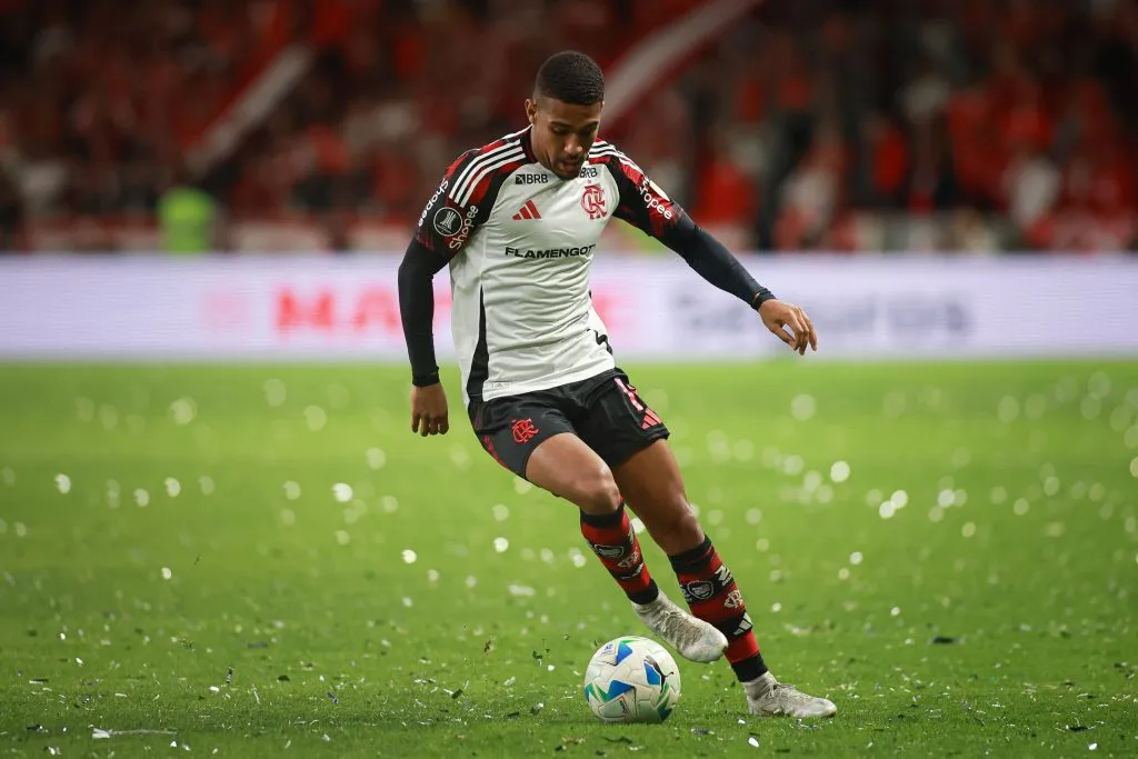 Flamengo investiu R$ 143 milhões na contratação de Samuel Lino. Foto: Maxi Franzoi/AGIF