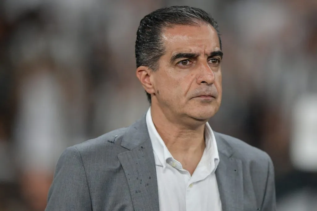 Renato Paiva foi demitido do Botafogo após queda no Mundial. Foto: Thiago Ribeiro/AGIF