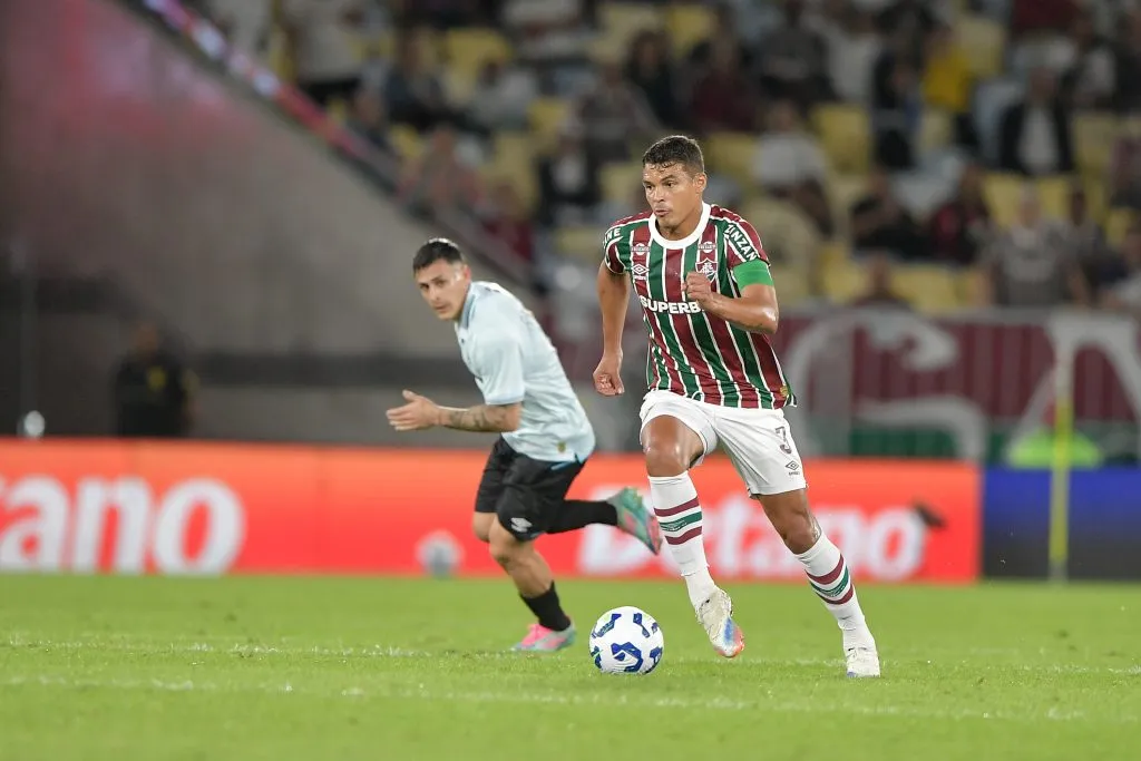 Thiago Silva sentiu a coxa contra o Grêmio. Foto: Thiago Ribeiro/AGIF