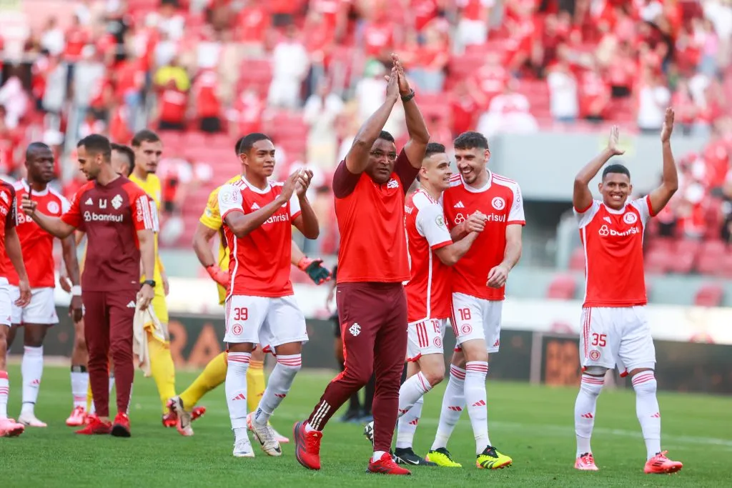 Roger Machado técnico do Internacional comemora vitoria contra o Gremio no estadio Beira-Rio pelo campeonato Brasileiro A 2024. Foto: Luiz Erbes/AGIF