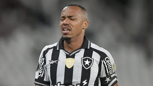 Marlon Freitas durante confronto contra a LDU na Libertadores 2025.