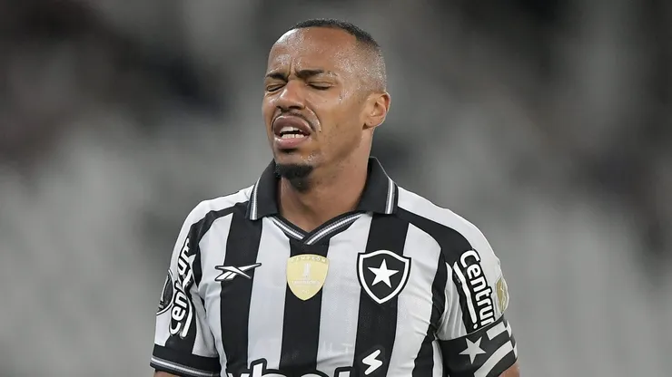 Marlon Freitas durante confronto contra a LDU na Libertadores 2025.