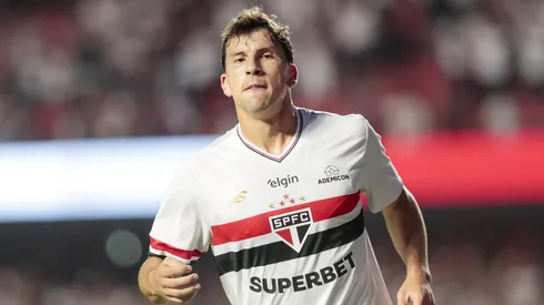 Gonzalo Tapia comemorando gol contra o Fluminense no Brasileirão 2025.