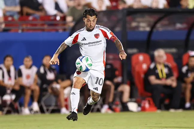 Luciano Acosta atuando no FC Dallas –  (Photo by Omar Vega/Getty Images)