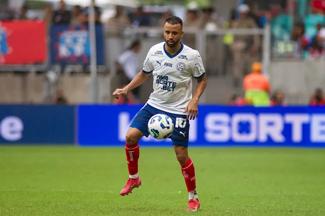 Caio Alexandre atuando no Bahia – (Photo by Alexandre Oliveira/Sports Press Photo/Getty Images)