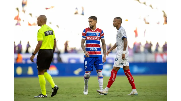 CE - FORTALEZA - 19/07/2025 - BRASILEIRO A 2025, FORTALEZA X BAHIA - Matheus Pereira jogador do Fortaleza durante partida contra o Bahia no estadio Arena Castelao pelo campeonato Brasileiro A 2025. Foto: Baggio Rodrigues/AGIF