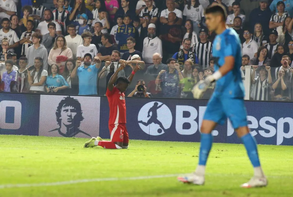 Carbonero gol Santos Internacional Vila Belmiro 2025 Braisleirão