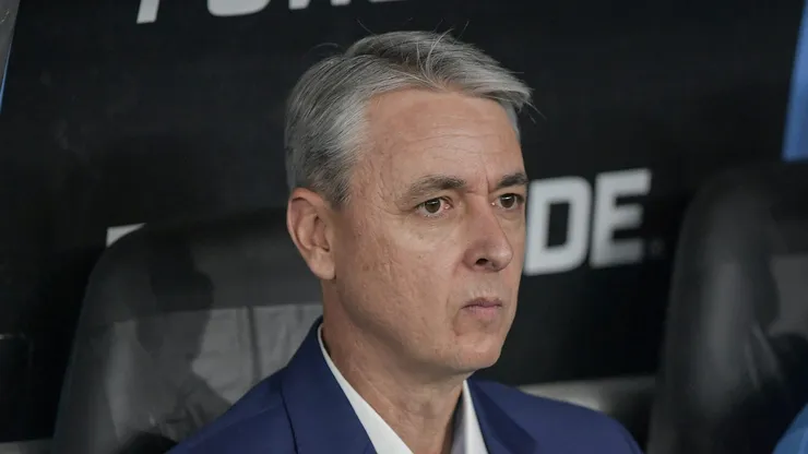 RJ - RIO DE JANEIRO - 14/08/2025 - COPA LIBERTADORES 2025, BOTAFOGO X LDU - Tiago Nunes tecnico do LDU durante partida contra o Botafogo no estadio Engenhao pelo campeonato Copa Libertadores 2025. Foto: Thiago Ribeiro/AGIF
