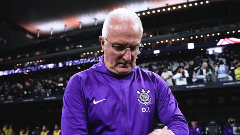 Dorival durante confronto contra o Bragantino no Brasileirão 2025.