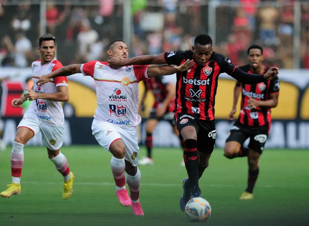 Dudu em ação pelo Vitória no Campeonato Baiano 2024. Foto: Jhony Pinho/AGIF