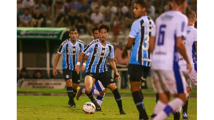 RS - Bento Goncalves - 01/02/2023 - GAUCHAO 2023, ESPORTIVO X GREMIO. Gabriel Silva, jogador do Gremio, em lance na partida contra o Esportivo disputada no Estadio Montanha dos Vinhedos, em Bento Goncalves, pelo Campeonato Gaucho 2022. Foto: Luiz Erbes/AGIF