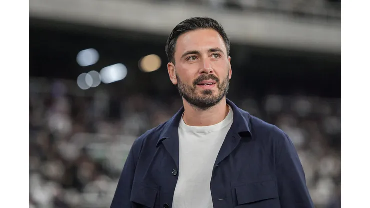 Davide Ancelotti durante confronto contra o Vitória no Campeonato Brasileiro de 2025.