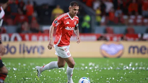 RS – PORTO ALEGRE – 20/08/2025 – COPA LIBERTADORES 2025, INTERNACIONAL X FLAMENGO – Alan Patrick jogador do Internacional durante partida contra o Flamengo no estadio Beira-Rio pelo campeonato Copa Libertadores 2025. Foto: Maxi Franzoi/AGIF