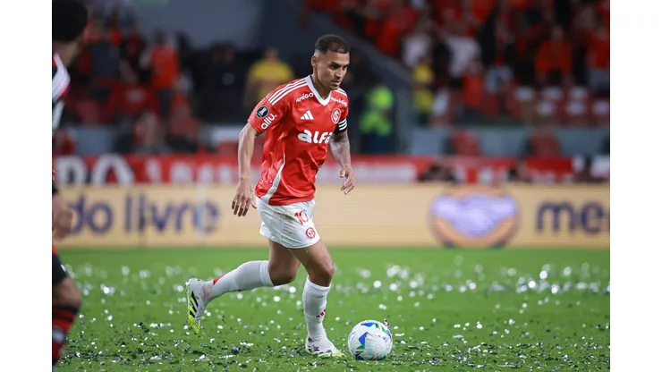 RS - PORTO ALEGRE - 20/08/2025 - COPA LIBERTADORES 2025, INTERNACIONAL X FLAMENGO - Alan Patrick jogador do Internacional durante partida contra o Flamengo no estadio Beira-Rio pelo campeonato Copa Libertadores 2025. Foto: Maxi Franzoi/AGIF